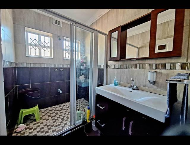 2 BEDROOM SECTIONAL TITLE FOR SALE IN CLARE ESTATE